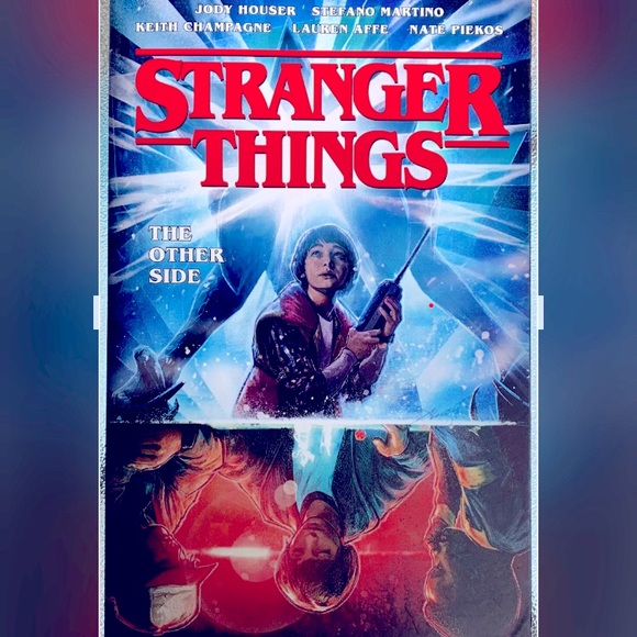Stranger Things: The Other Side (Graphic Novel) - Picture 1 of 5